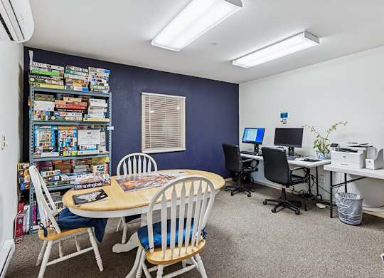 Computer room at Alderwood Court in Lynnwood WA