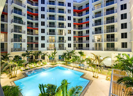 Courtyard at Treo Apartments in Fort Lauderdale FL