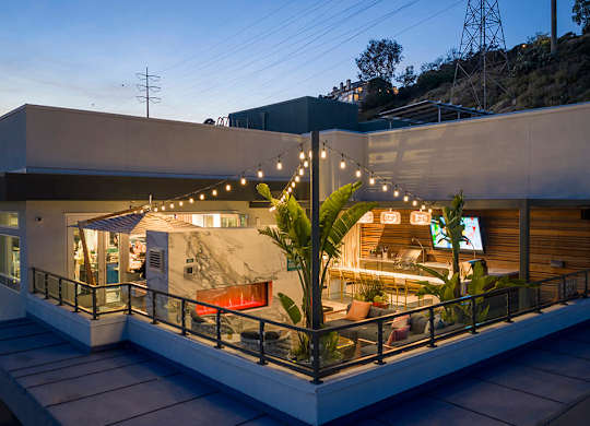 Courtyard at dusk at Rivair Apartment Homes in San Diego CA