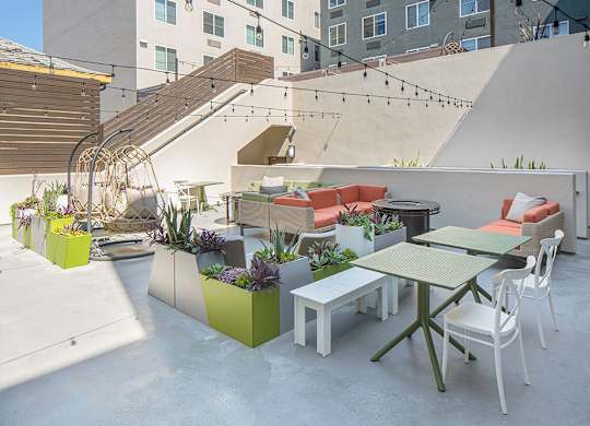 Courtyard Lower Level at il Palazzo Apartments in San Diego CA