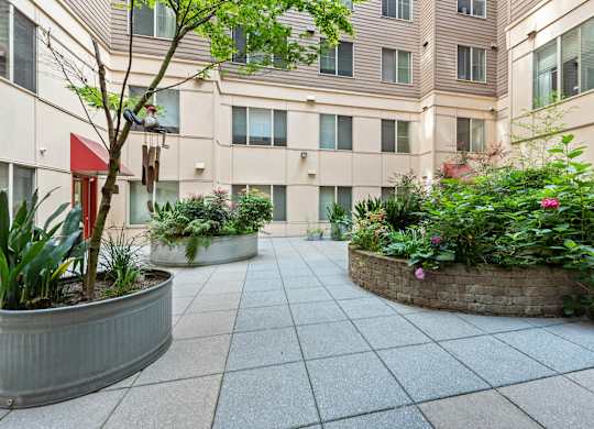 Courtyard at Washington Terance Apartments in Seattle WA