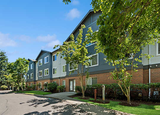 Exterior landscaping at Lakewood Meadows Apartments in Lakewood WA