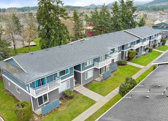 Exterior Building and Tree line at Arbor Park Apartment Homes in Mount Vernon VA