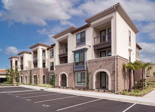 Exterior building at CALIXA Apartment Homes in Camarillo CA