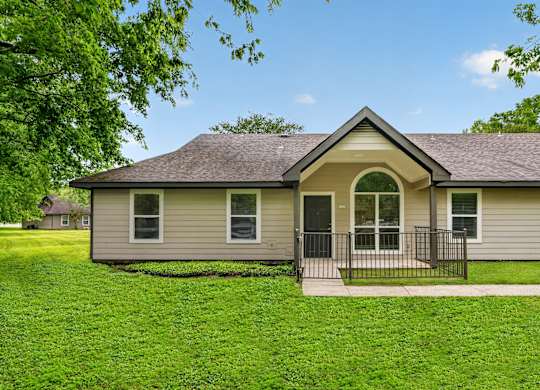 Exerior building at Dayton Park Apartments in Dayton TX