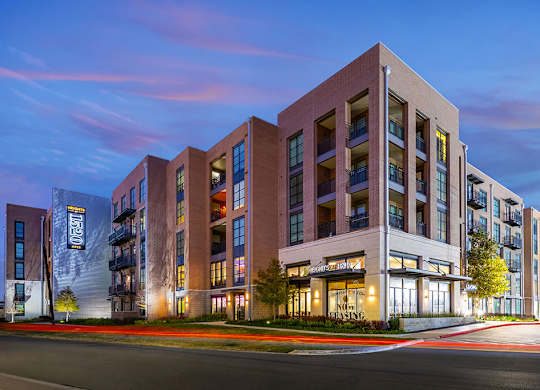 Exterior Building Entry at Heights at 1520 Apartments in Houston TX