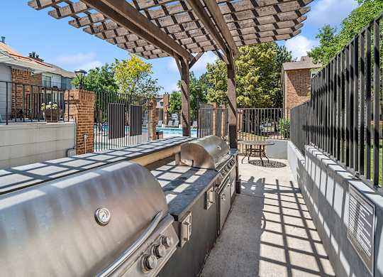 Exterior Grill Area at Sky Rock Apartments in Longmont CO