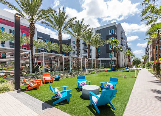 Exterior Paseo Life and Energy Lawn at Vita Apartment Homes in Orange CA