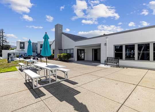 Exterior Picnic Area at Hilltop Commons Apartments in San Pablo CA