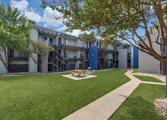 Outdoor picnic area at Mission James Place Apartments in Austin TX