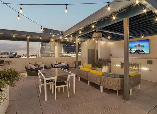 Rooftop lounge at dusk at Norte Town Lake Apartments in Tempe Arizona