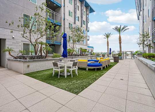 Pool courtyard at Norte Town Lake Apartments in Tempe Arizona