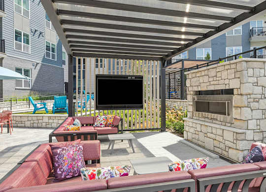 Firepit lounge at Jayden Apartments in Peabody MA