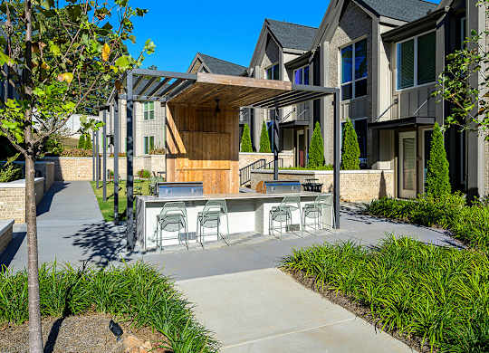 Grilling area near the townhomes Wayfern Apartments Sandy Springs GA
