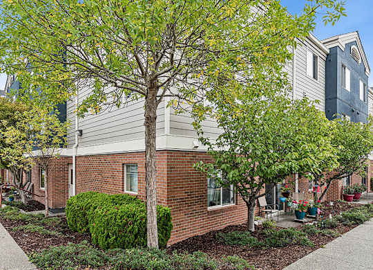 Landscaping at Woodrose Senior Affordable Apartments in Bellingham WA