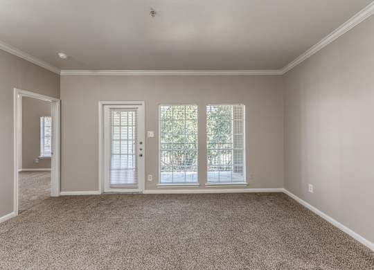 Vacant Living Room at Hollow Creek in Conroe TX