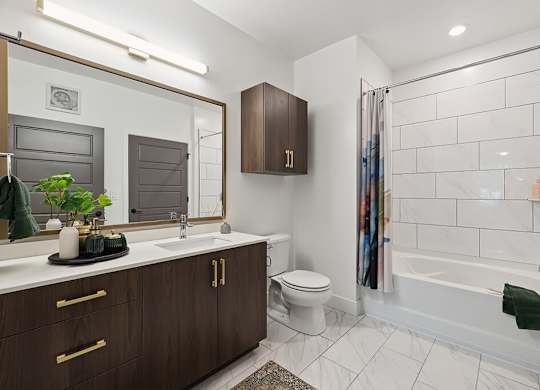 Model bathroom at Jayden Apartments in Peabody MA