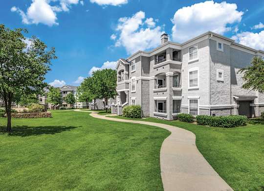 Park like setting at Kensley Apartment Homes in Irving TX