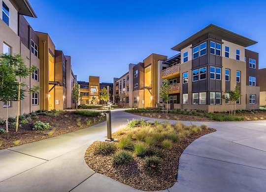 Exterior Courtyard at Dusk at The Braydon Apartments in Napa CA