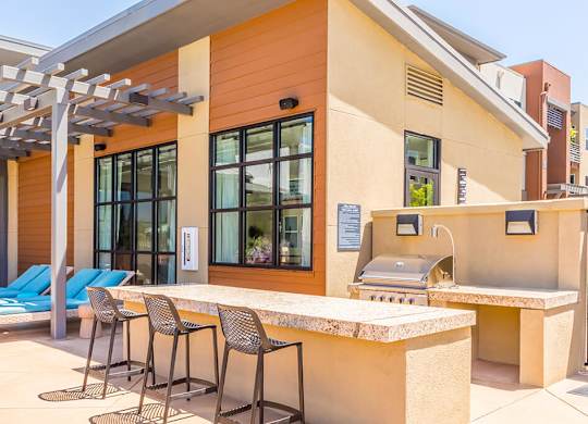 Poolside grills at The Braydon Apartments in Napa CA