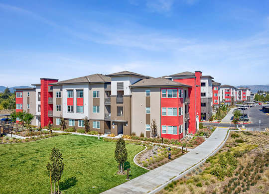 Aerial view of courtyard and walkway at The Braydon Apartments in Napa CA
