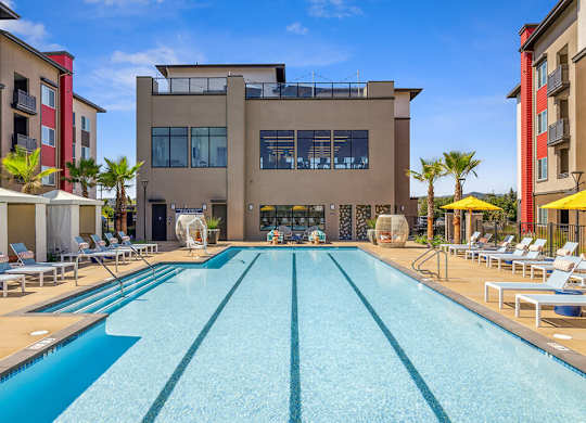 Pool at The Braydon Apartments in Napa CA
