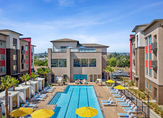 Pool at The Braydon Apartments in Napa CA