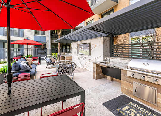 Pool with barbecue at Heights at 1520 Apartments in Houston TX