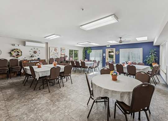 Social lounge at Alderwood Court in Lynnwood WA