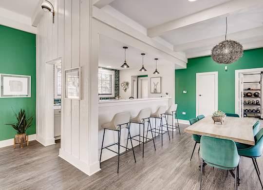 Social Lounge Dining at Sienna at Cherry Creek Apartments in Denver CO