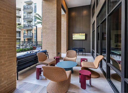 Social patio at Heights at 1520 Apartments in Houston TX