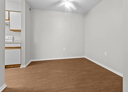 Traditional dining space at Valley Ridge Apartments in Lewisville TX
