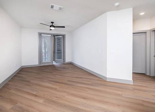 Vacant geometric design unit at Heights at 1520 Apartments in Houston TX