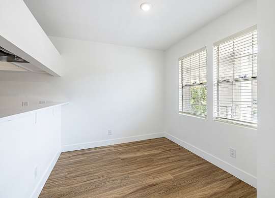 Dining room at Marquessa Villas Apartmetns and Townhomes in Corona CA 