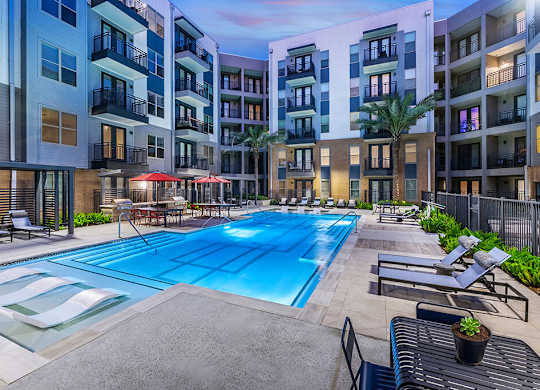West pool area at Heights at 1520 Apartments in Houston TX