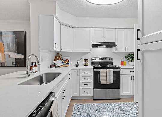 Kitchen with white shaker cabinets at Chroma Park Apartments in Austell GA