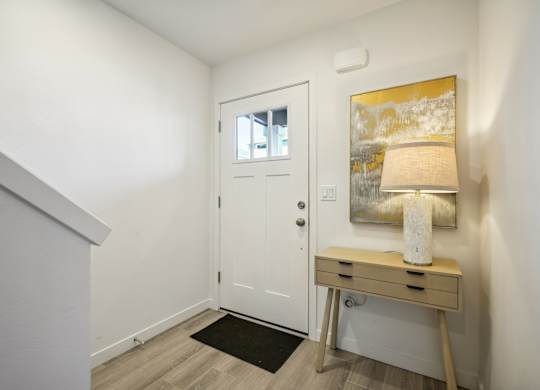 Front Door And Desk at Holmes Park Townhomes, Oregon City, OR, 97045