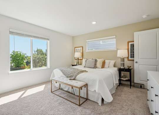 Gorgeous Bedroom at Holmes Park Townhomes, Oregon