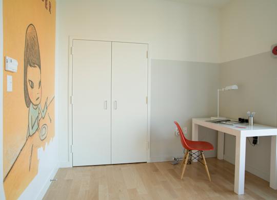 A room with a desk and a chair.