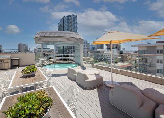 Rooftop lounge spa at Idea1 Apartments in in San Diego CA