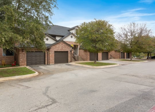 Exterior Landscape at The Vista on Brodie, Austin, TX, 78745