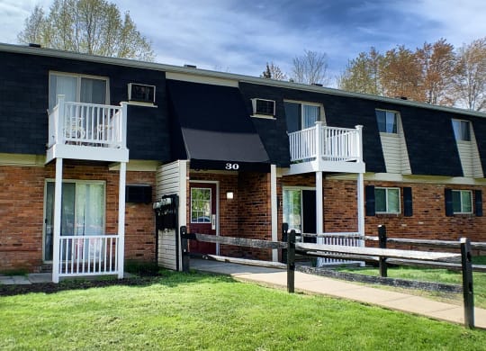 Exterior Green Space at Crown Station Apartments, Ohio