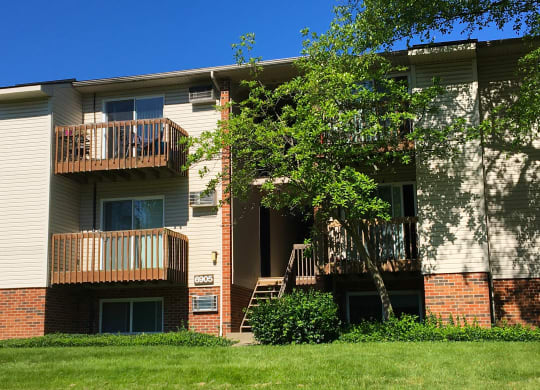 apartment building with two balconies and a tree at Oakwood Apartments, Florence, 41042