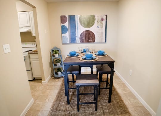 Dining at Oakwood Apartments, Florence, KY, 41042