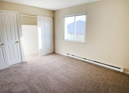 Room with window at Oakwood Apartments, Kentucky, 41042