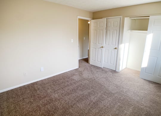 Room with wooden floor at Oakwood Apartments, Florence, KY, 41042