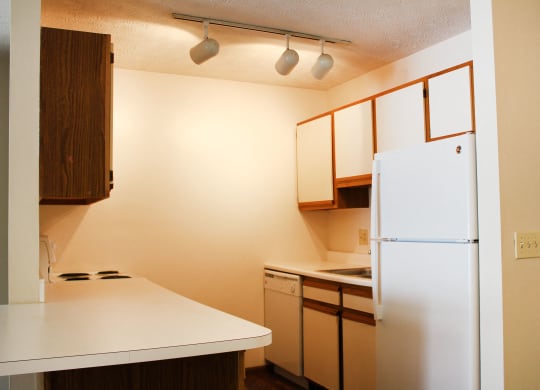 Kitchen at Wyndemere Apartments, Franklin, OH, 45005