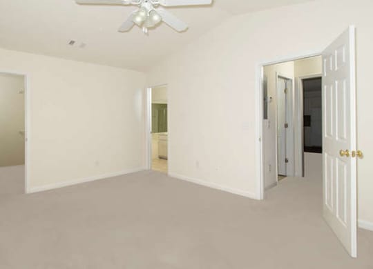 bedroom with ceiling fan
