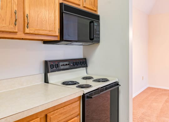 Clean Kitchen Appliances at Blueberry Hill Apartments, Rochester, NY