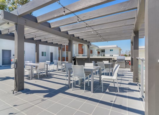 Garden Courtyard With Grills And Fireplace at Bixby Hill Apartments, Long Beach, CA